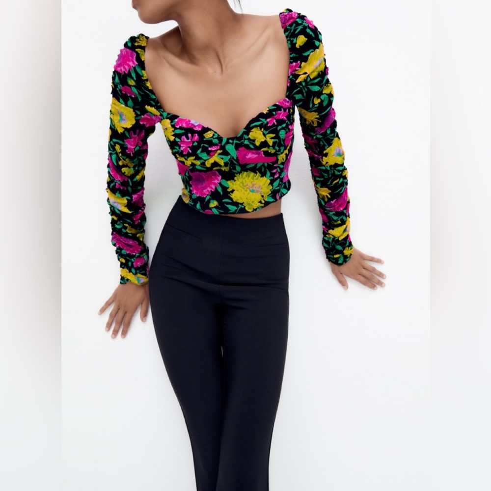 🆕Zara Sz S Floral Long Sleeved Sweetheart Cropped Top